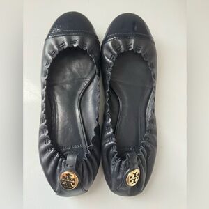 Tory Burch Like New Navy Blue Leather Flats with Gold Logo and Patent Toe